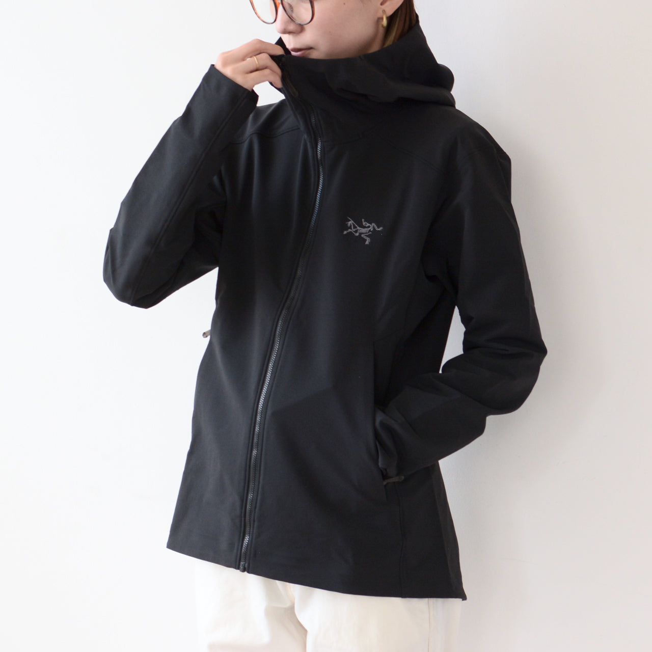 ARC'TERYX [アークテリクス正規代理店] Gamma Hoody Women's [X000010561] ガンマ フーディ ウィメンズ・フードジャケット・ソフトシェル・ナイロンジャケット・ハイキング・トレッキング・耐候性・伸縮性・保温・LADY'S [2025AW]