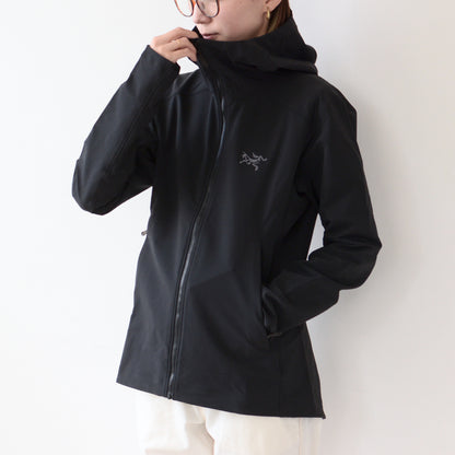 ARC'TERYX [アークテリクス正規代理店] Gamma Hoody Women's [X000010561] ガンマ フーディ ウィメンズ・フードジャケット・ソフトシェル・ナイロンジャケット・ハイキング・トレッキング・耐候性・伸縮性・保温・LADY'S [2025AW]