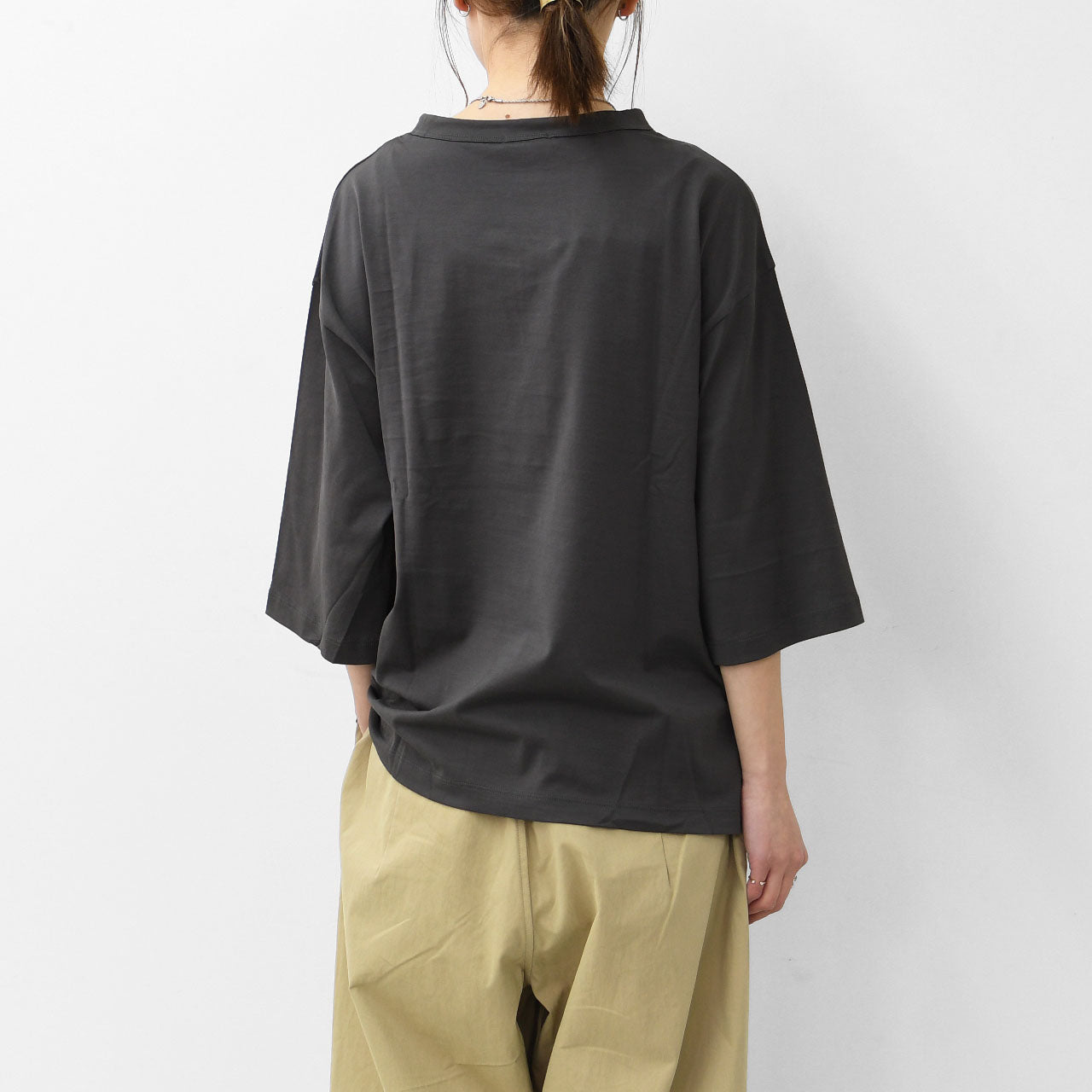 Handvaerk [ハンドバーク] W 60/2 BOTTLE NECK 3/4 SLEEVE T-SHIRT SOLID [6207] 60/2 ボトルネックTシャツ SOLID [2026SS]