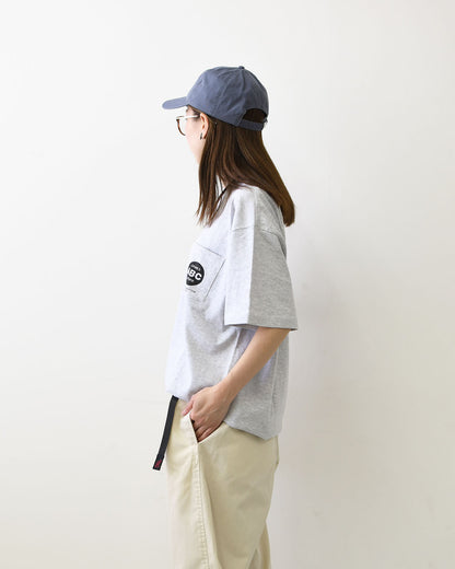 JAMES [ジェームス] JAMES ABC Pocket T-shirt [JHT102] ジェームス エービーシー ポケットTシャツ・ポケットTシャツ・Tシャツ・半袖・バックプリント・プリントシャツ・ロゴTシャツ・LADY'S [2026SS]