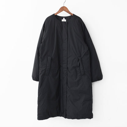 NANGA [ナンガ] NO COLLAR DOWN COAT [ND2442-1C600] ノーカラーダウンコート (ウィメンズ)・ダウンコート・ノーカラー・シンプル・ロング丈・アウター・LADY'S [2025AW]