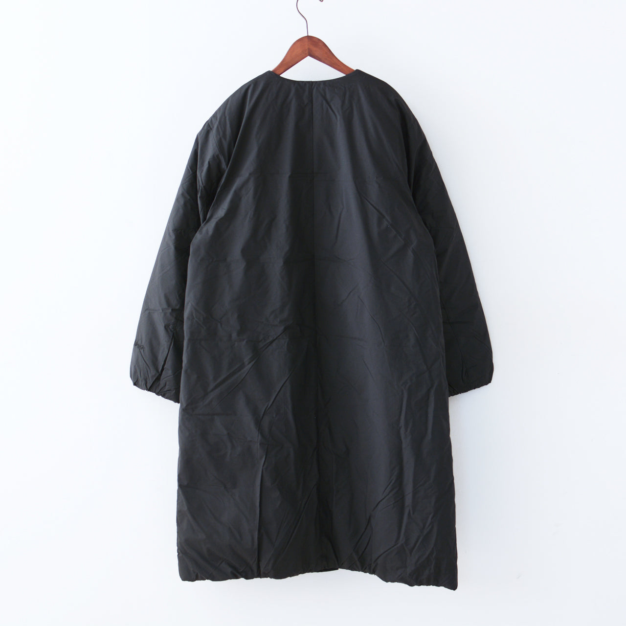 NANGA [ナンガ] NO COLLAR DOWN COAT [ND2442-1C600] ノーカラーダウンコート (ウィメンズ)・ダウンコート・ノーカラー・シンプル・ロング丈・アウター・LADY'S [2025AW]