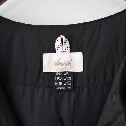 NANGA [ナンガ] NO COLLAR DOWN COAT [ND2442-1C600] ノーカラーダウンコート (ウィメンズ)・ダウンコート・ノーカラー・シンプル・ロング丈・アウター・LADY'S [2025AW]