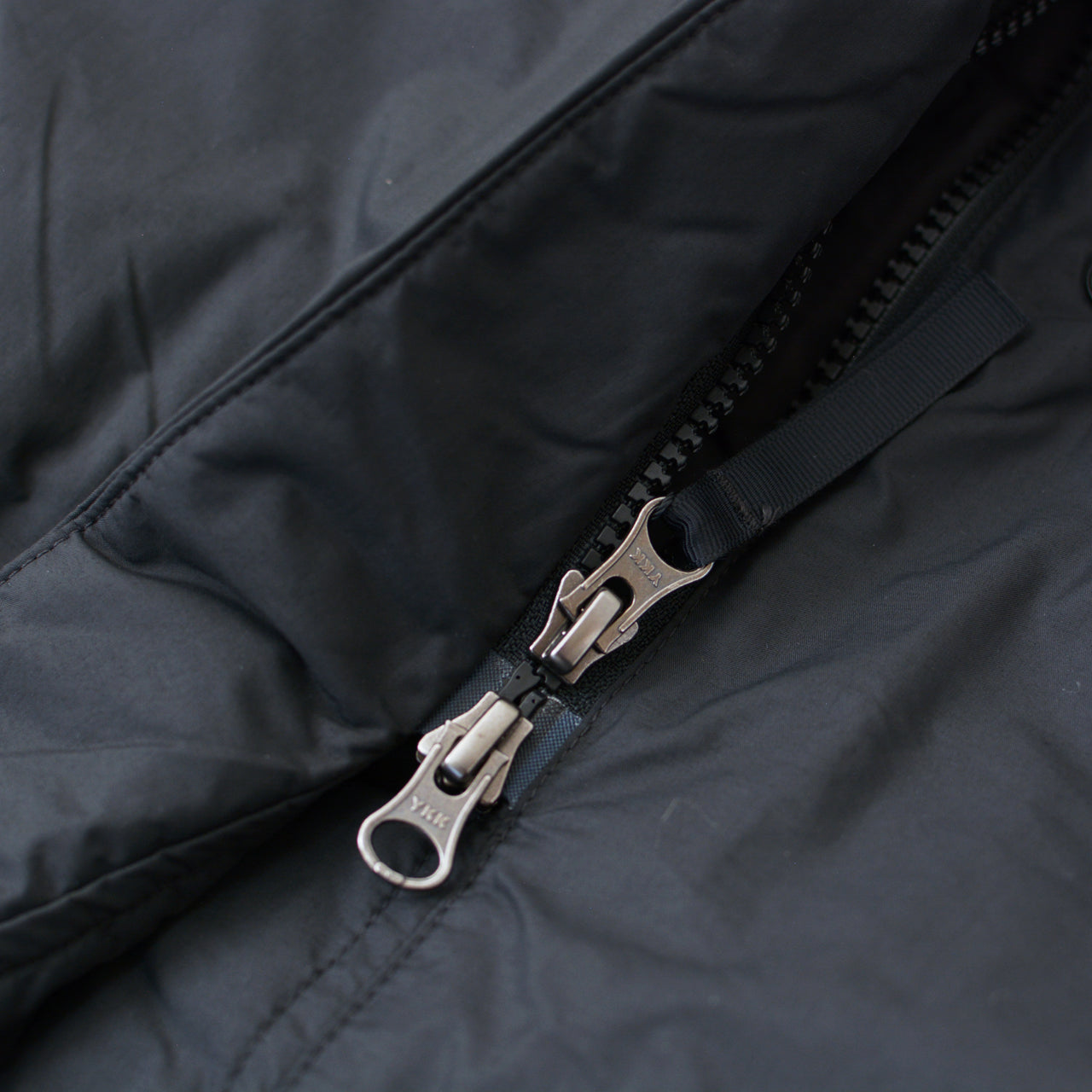 NANGA [ナンガ] NO COLLAR DOWN COAT [ND2442-1C600] ノーカラーダウンコート (ウィメンズ)・ダウンコート・ノーカラー・シンプル・ロング丈・アウター・LADY'S [2025AW]