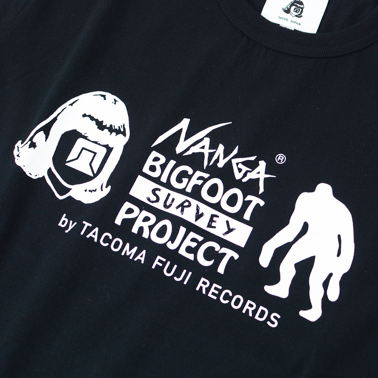 NANGA[ナンガ] NANGA×TACOMA FUJI RECORDS BIGFOOT SURVEY PROJECT LOGO TEE [NW2411-1F650-C] ナンガ×タコマフジレコードビッグフットサーベイプロジェクトロゴティー [2024SS]