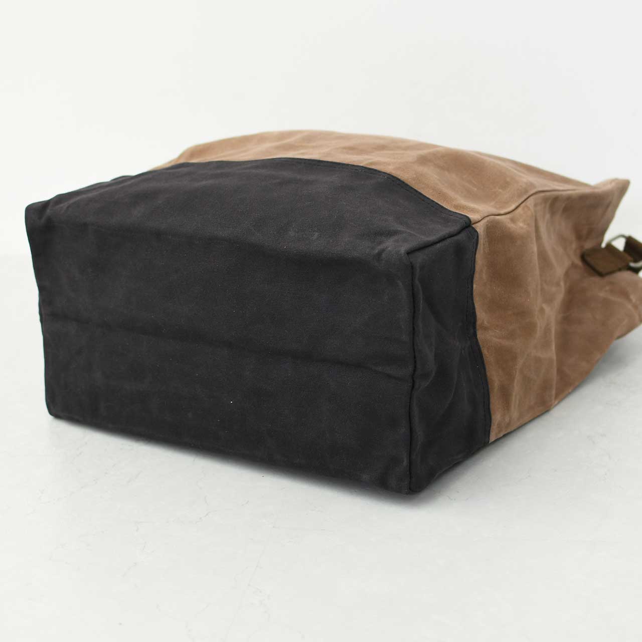 Barebones Living [ベアボーンズリビング] ニーラムオーバーサイズトート [20236003] トートバッグ・マーケットトート・キャンバストート・ワックス加工・丈夫・カーキャンプ・キャンプ・アウトドア・MEN'S / LADY'S [2025AW]