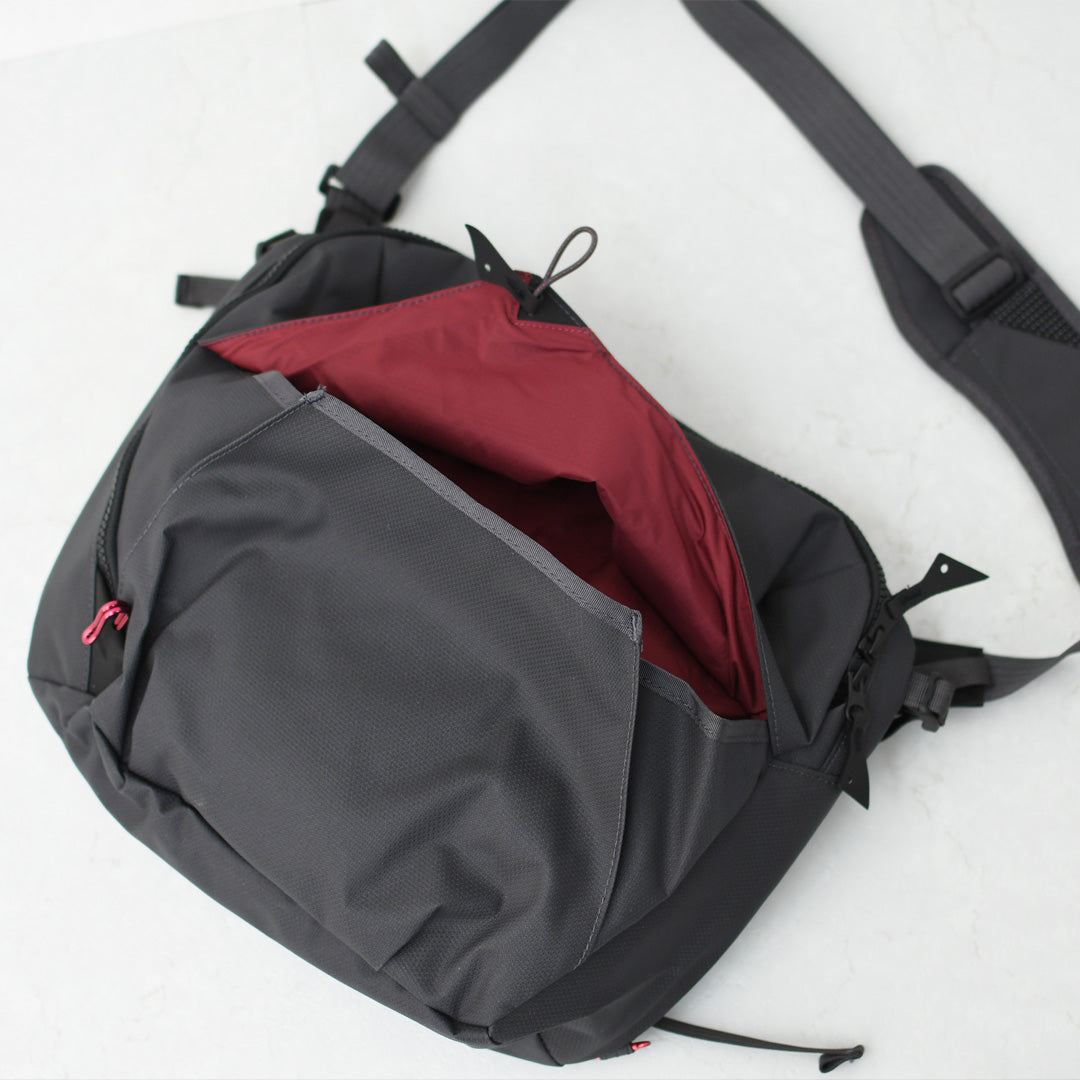 KLATTERMUSEN [クレッタルムーセン] Gaut Messenger Bag [40460U21] ガウト メッセンジャー バッグ・メッセンジャーバッグ・ショルダーバッグ・アウトドア・キャンプ・MEN'S / LADY'S [2026SS]