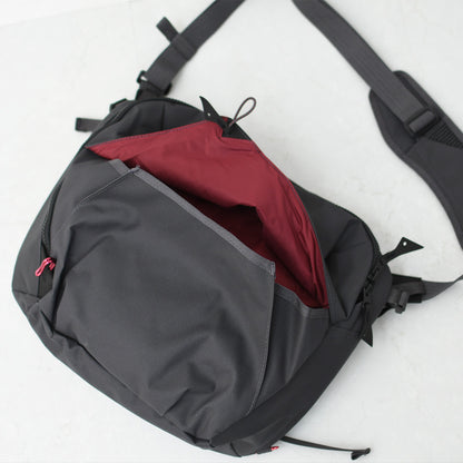 KLATTERMUSEN [クレッタルムーセン] Gaut Messenger Bag [40460U21] ガウト メッセンジャー バッグ・メッセンジャーバッグ・ショルダーバッグ・アウトドア・キャンプ・MEN'S / LADY'S [2026SS]