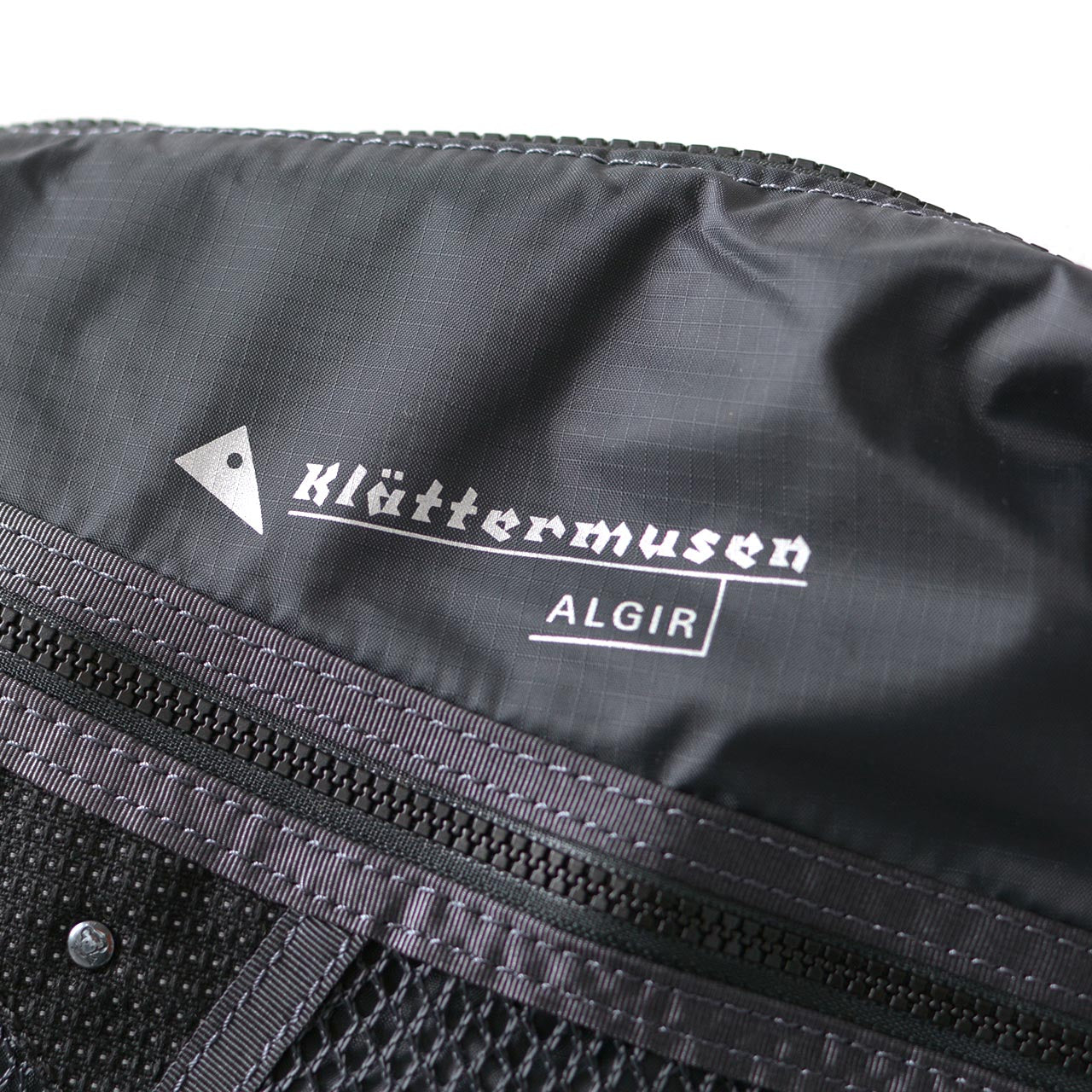 KLATTERMUSEN [クレッタルムーセン] Algir Accessory Bag Large [41425U01]  アルギア アクセサリバッグ L・サコッシュ・ワンショルダー・ポーチ・ポシェット・キャンプ・アウトドア・MEN'S/LADY'S［2025AW］