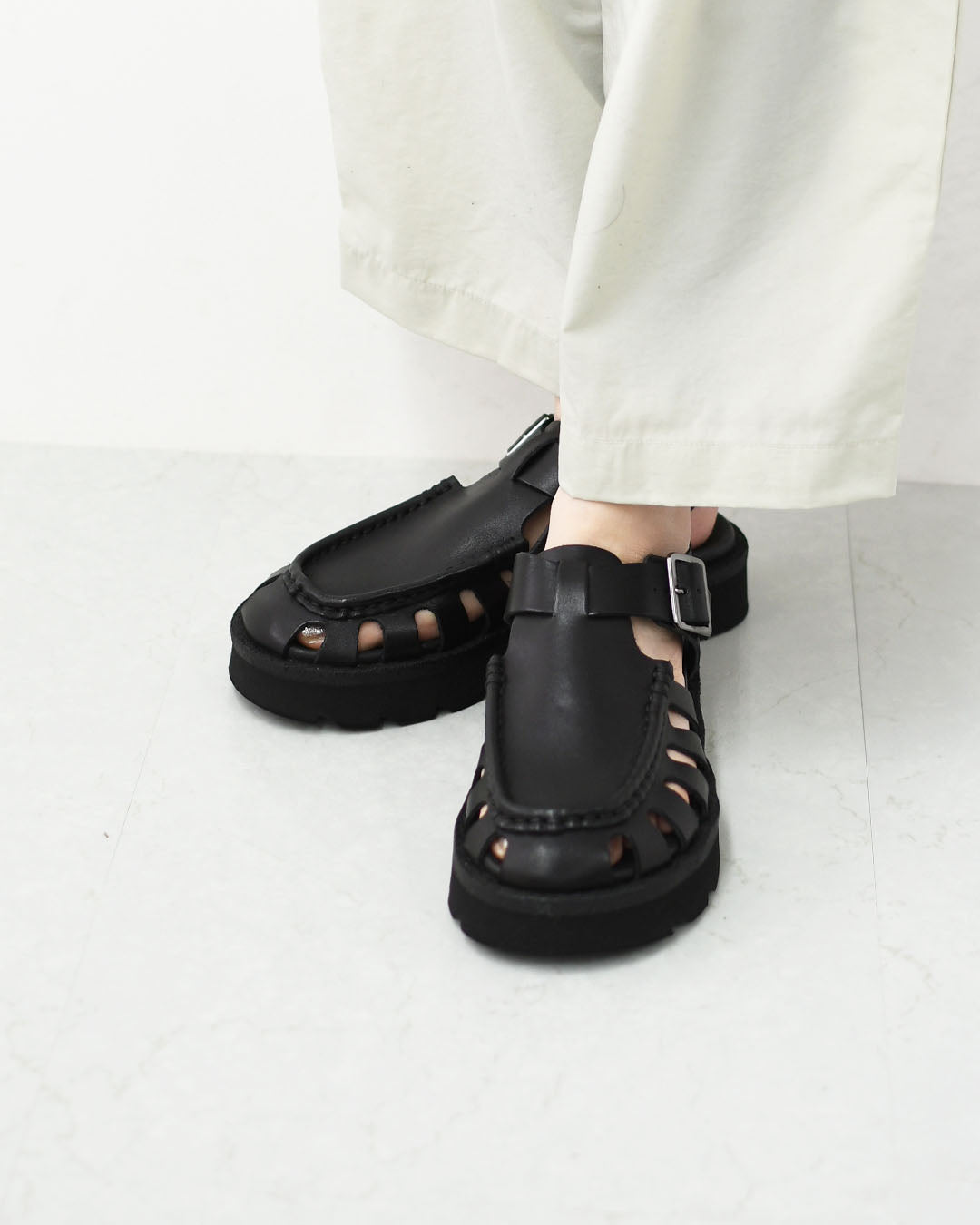 Clarks [クラークス正規販売店] Meare Buckle. [26181022] メアバックル・サンダル・ブラックレザー・レディースサンダル・ソフトフットベッド・バックルデザイン・カジュアル・LADY'S [2026SS]