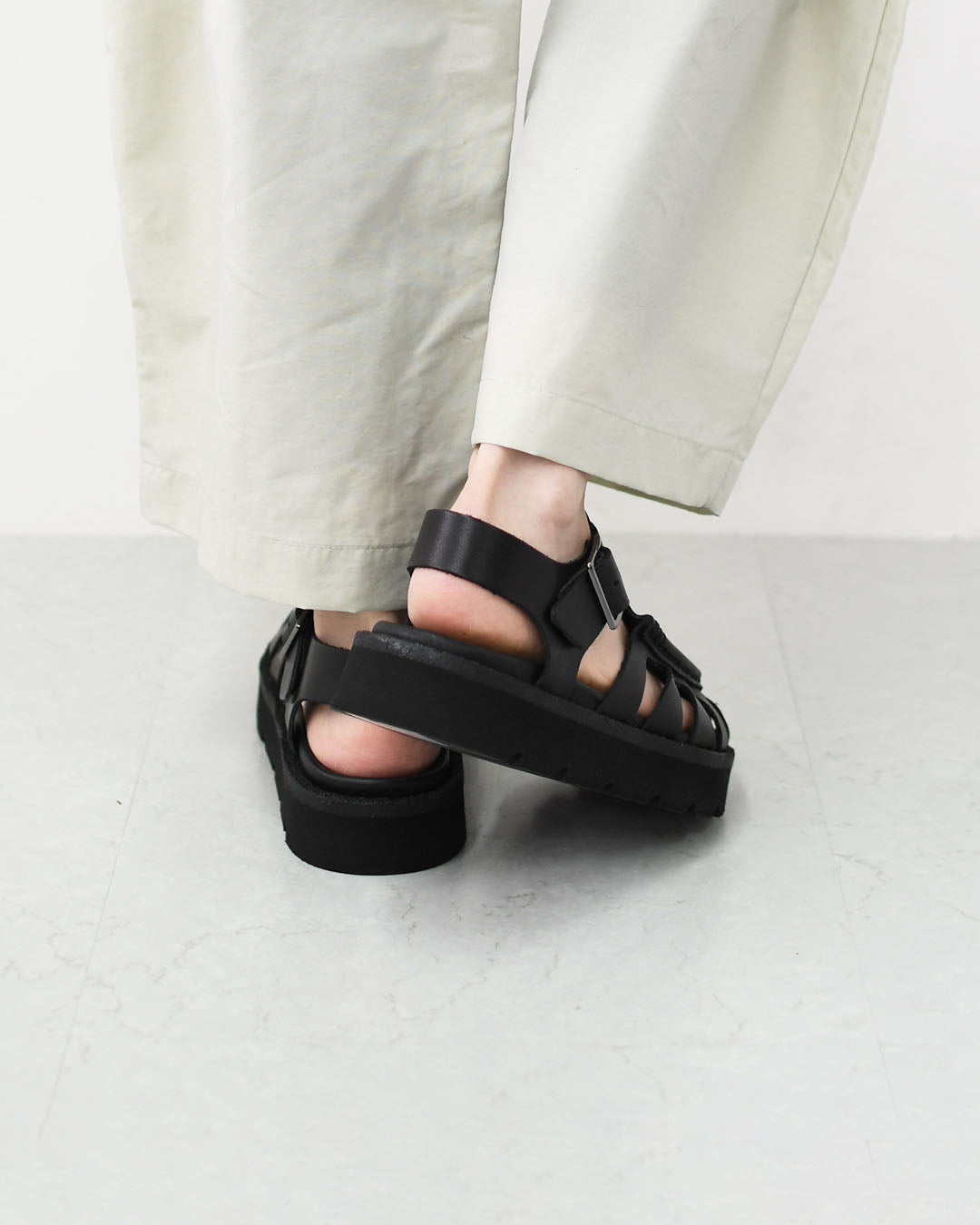 Clarks [クラークス正規販売店] Meare Buckle. [26181022] メアバックル・サンダル・ブラックレザー・レディースサンダル・ソフトフットベッド・バックルデザイン・カジュアル・LADY'S [2026SS]