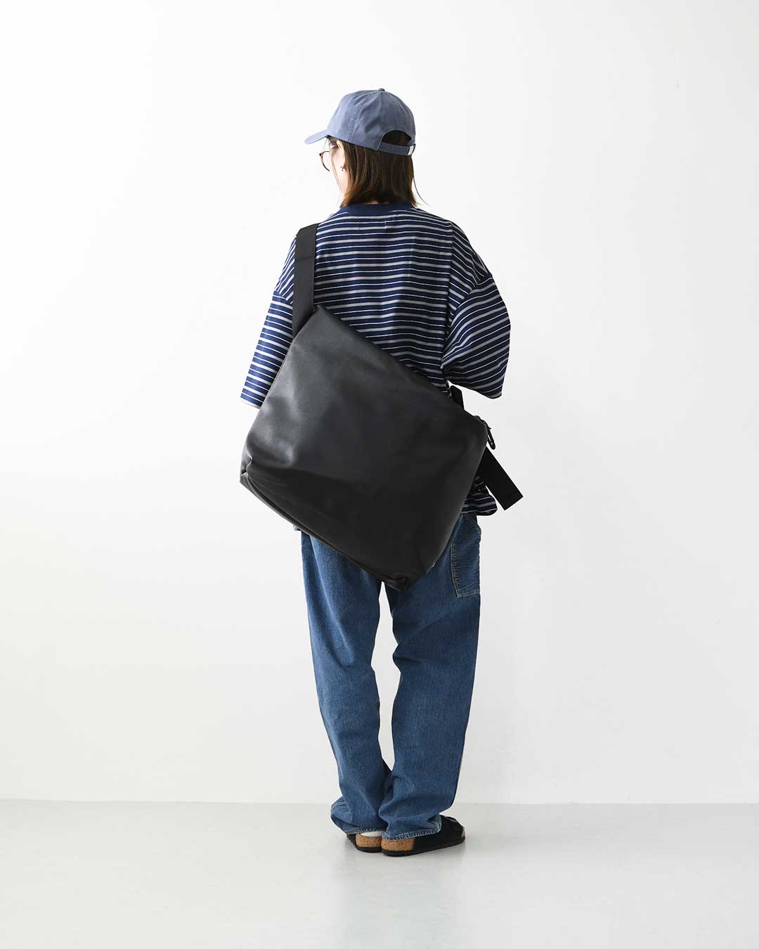 meltum [メルタム] LEATHER MESSENGER BAG  [MTM-BG-0304-25] レザーメッセンジャーバッグ・ショルダーバッグ・合皮・キレイめ・通勤・通学・旅行・撥水・MEN'S / LADY'S [2026AW]