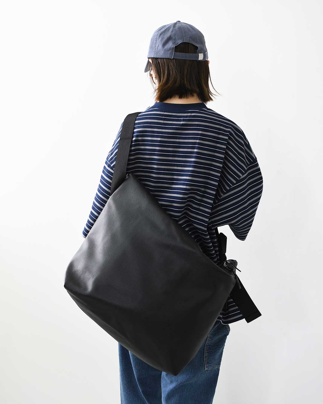 meltum [メルタム] LEATHER MESSENGER BAG  [MTM-BG-0304-25] レザーメッセンジャーバッグ・ショルダーバッグ・合皮・キレイめ・通勤・通学・旅行・撥水・MEN'S / LADY'S [2026AW]
