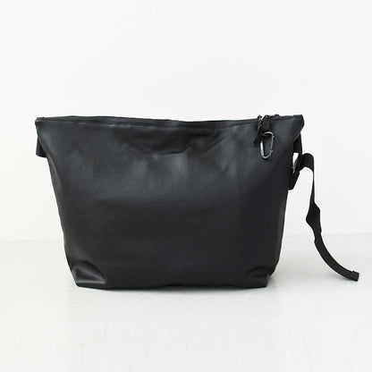 meltum [メルタム] LEATHER MESSENGER BAG  [MTM-BG-0304-25] レザーメッセンジャーバッグ・ショルダーバッグ・合皮・キレイめ・通勤・通学・旅行・撥水・MEN'S / LADY'S [2026AW]