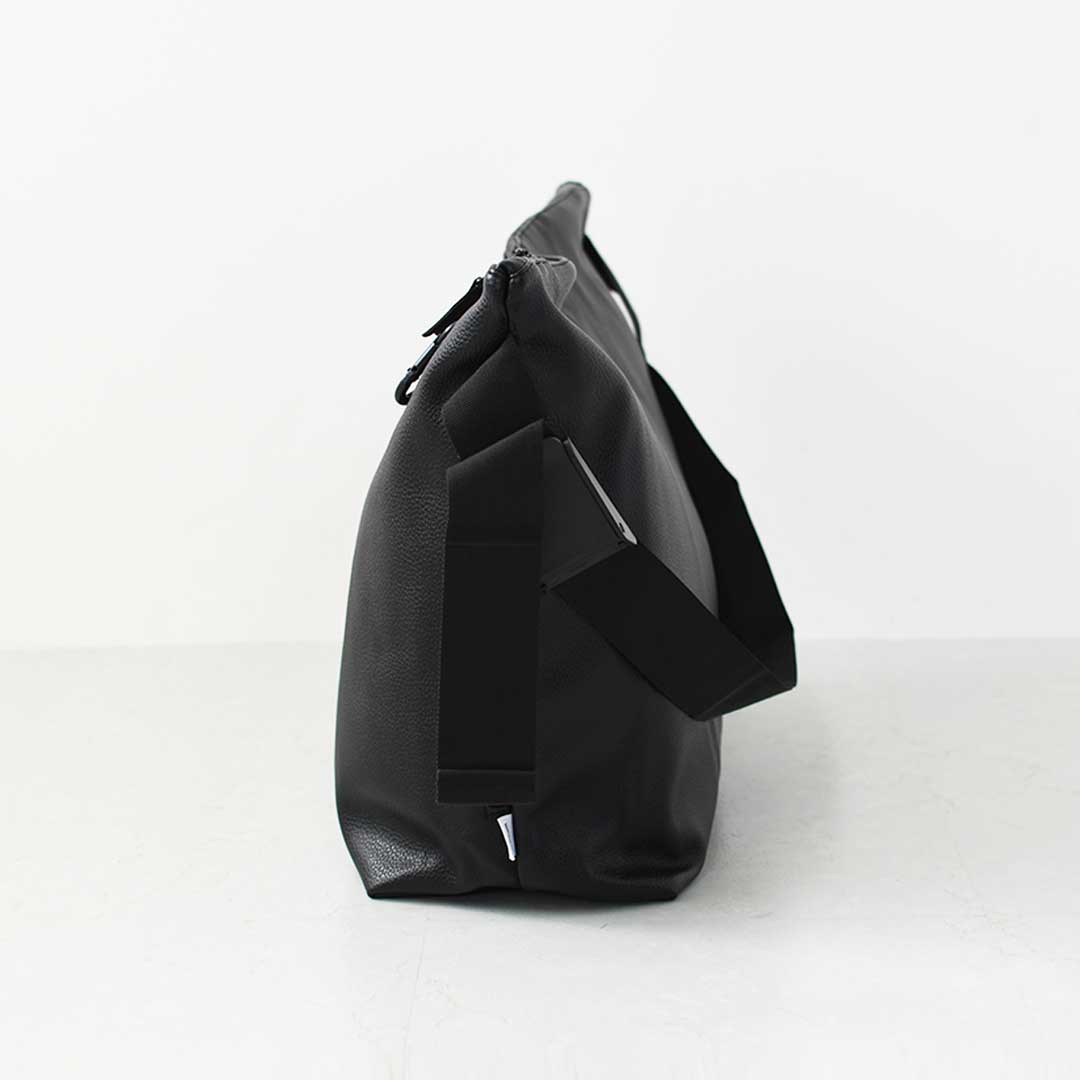 meltum [メルタム] LEATHER MESSENGER BAG  [MTM-BG-0304-25] レザーメッセンジャーバッグ・ショルダーバッグ・合皮・キレイめ・通勤・通学・旅行・撥水・MEN'S / LADY'S [2026AW]