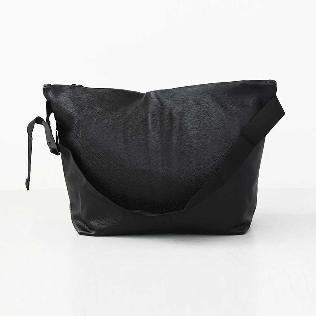 meltum [メルタム] LEATHER MESSENGER BAG  [MTM-BG-0304-25] レザーメッセンジャーバッグ・ショルダーバッグ・合皮・キレイめ・通勤・通学・旅行・撥水・MEN'S / LADY'S [2026AW]