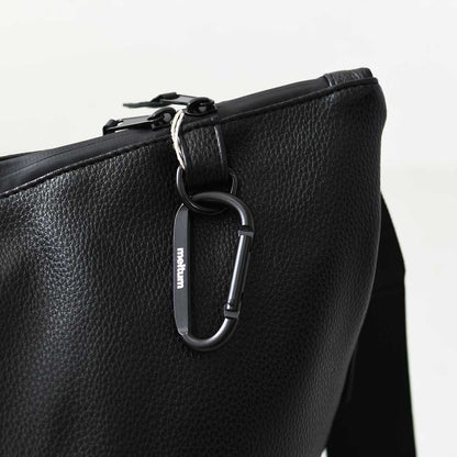 meltum [メルタム] LEATHER MESSENGER BAG  [MTM-BG-0304-25] レザーメッセンジャーバッグ・ショルダーバッグ・合皮・キレイめ・通勤・通学・旅行・撥水・MEN'S / LADY'S [2026AW]