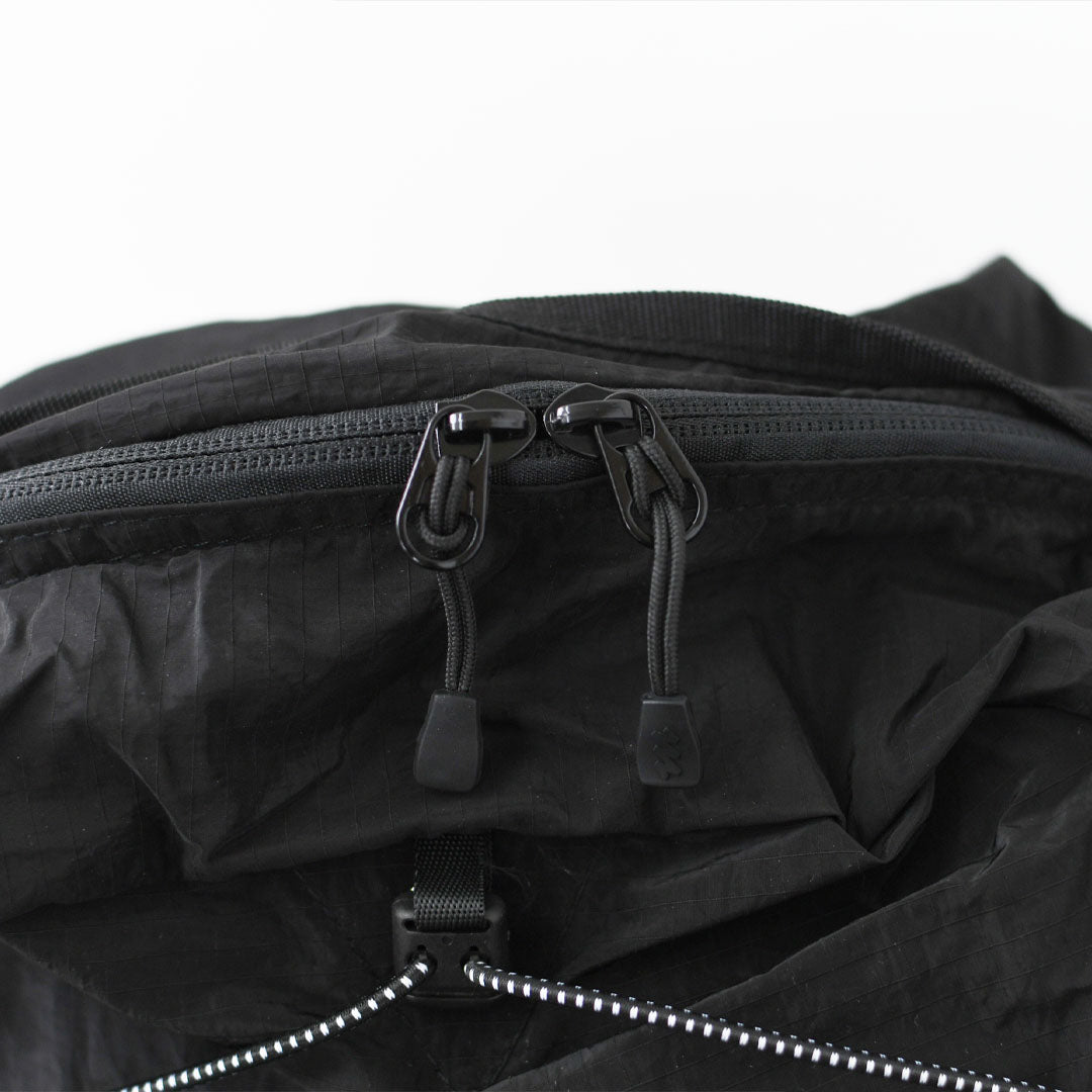 meltum [メルタム] BUNGEE BACKPACK [MTM-BG-0354-25] ナイロンバックパック・リュック・アウトドア・キャンプ・タウンユース・撥水・PCポケット・通勤・通学・旅行・MEN'S / LADY'S [2025AW]