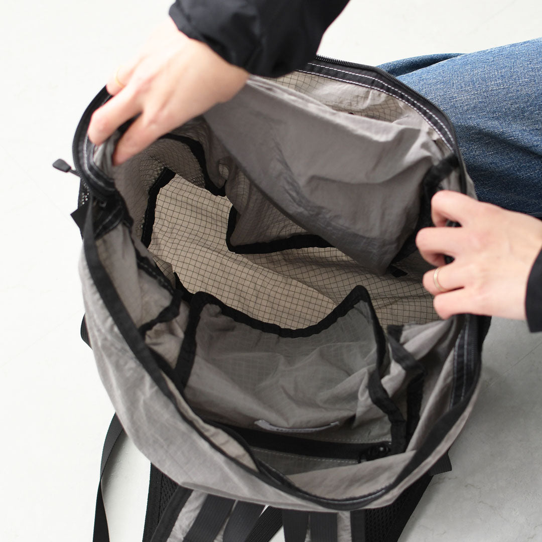 meltum [メルタム] BUNGEE BACKPACK [MTM-BG-0354-25] ナイロンバックパック・リュック・アウトドア・キャンプ・タウンユース・撥水・PCポケット・通勤・通学・旅行・MEN'S / LADY'S [2025AW]