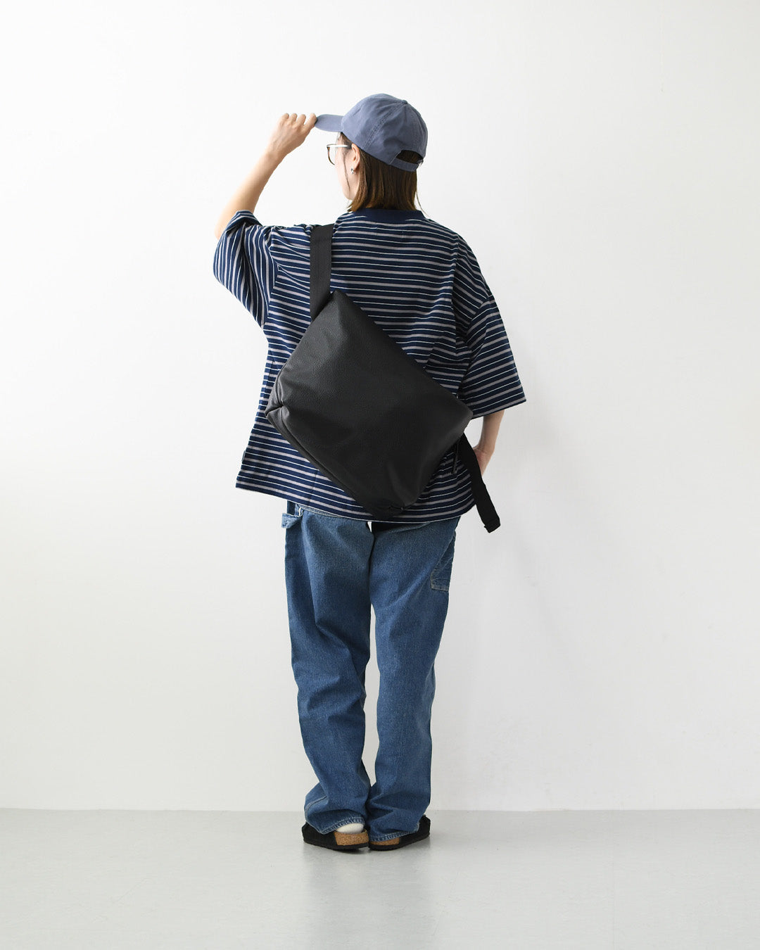 meltum [メルタム] LEATHER MESSENGER BAG (M) [MTM-BG-0382-25] レザーメッセンジャーバッグ（M）・ショルダーバッグ・合皮・キレイめ・通勤・通学・旅行・撥水・MEN'S / LADY'S [2026AW]