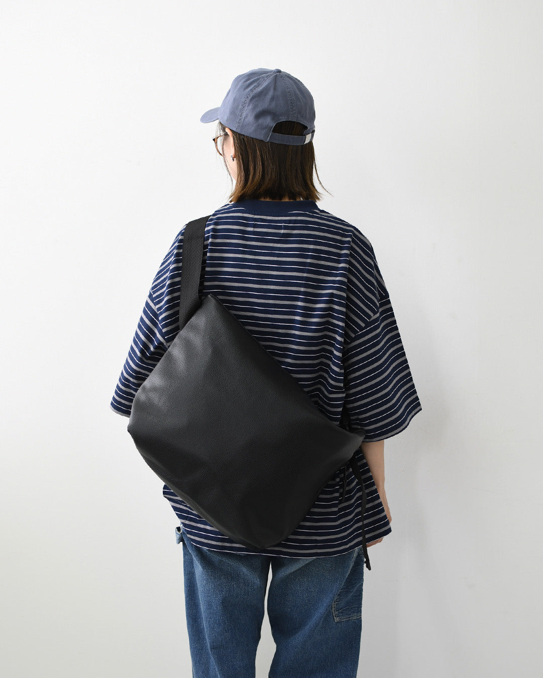 meltum [メルタム] LEATHER MESSENGER BAG (M) [MTM-BG-0382-25] レザーメッセンジャーバッグ（M）・ショルダーバッグ・合皮・キレイめ・通勤・通学・旅行・撥水・MEN'S / LADY'S [2026AW]