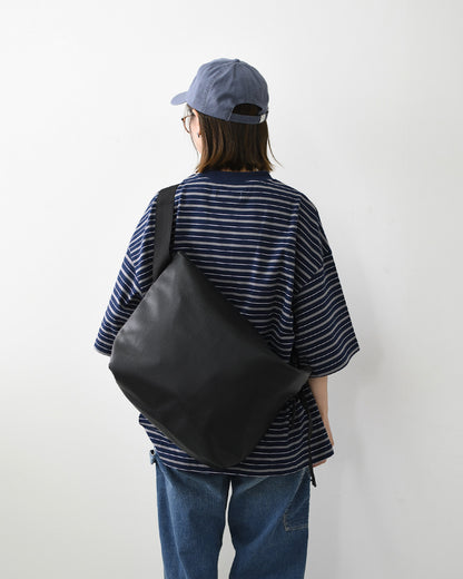 meltum [メルタム] LEATHER MESSENGER BAG (M) [MTM-BG-0382-25] レザーメッセンジャーバッグ（M）・ショルダーバッグ・合皮・キレイめ・通勤・通学・旅行・撥水・MEN'S / LADY'S [2026AW]