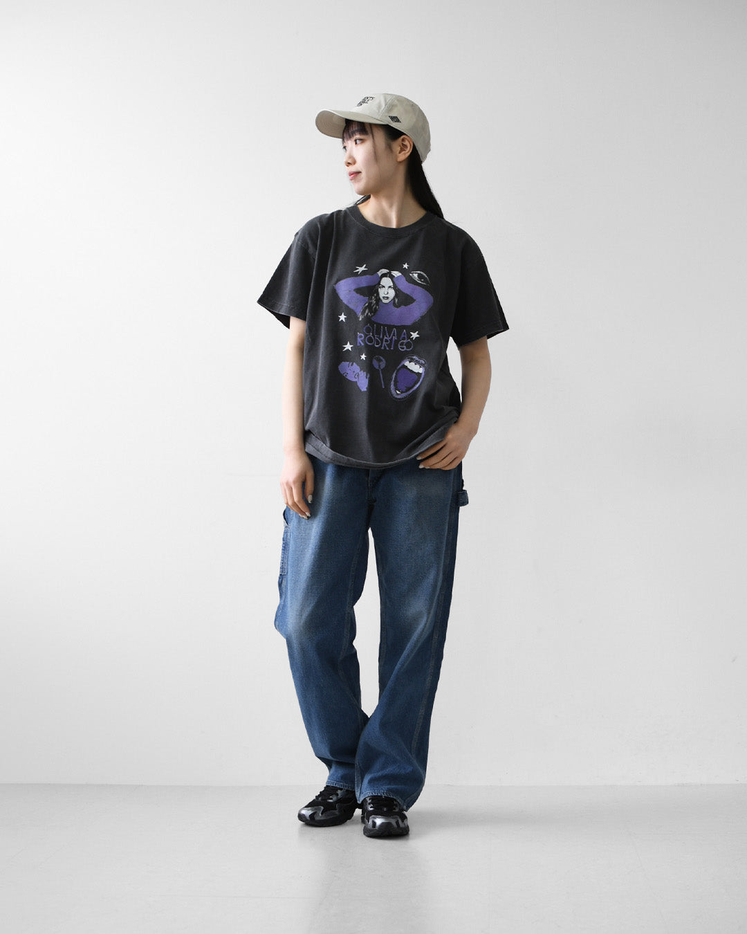 GOOD ROCK SPEED [グッドロックスピード] Olivia Rodrigo GRAPHIC PRINT T-SHIRT  [26OVR001W] オリヴィア・ロドリゴ グラフィックプリントTシャツ・ 綿TEE・半袖・バンドT・プリントTEE・クルーネック・LADY'S [2026SS]