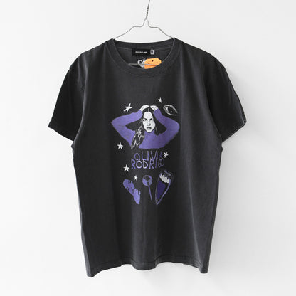 GOOD ROCK SPEED [グッドロックスピード] Olivia Rodrigo GRAPHIC PRINT T-SHIRT  [26OVR001W] オリヴィア・ロドリゴ グラフィックプリントTシャツ・ 綿TEE・半袖・バンドT・プリントTEE・クルーネック・LADY'S [2026SS]