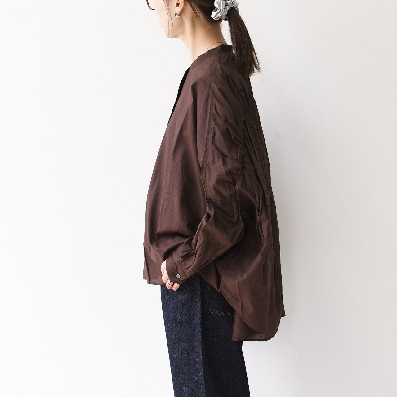 mizuiro ind [ミズイロ インド] back gather wide shirt [1-238975] バックギャザーワイドシャツ・コットンシャツ・ブラウス・バックギャザー・長袖・ワイドシルエット・LADY'S[2026ss]