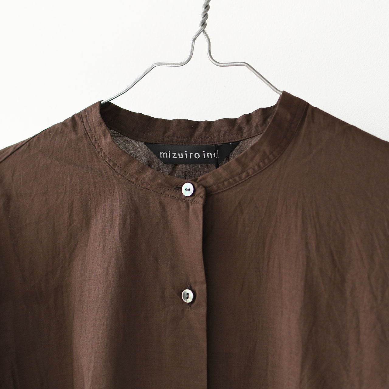 mizuiro ind [ミズイロ インド] back gather wide shirt [1-238975] バックギャザーワイドシャツ・コットンシャツ・ブラウス・バックギャザー・長袖・ワイドシルエット・LADY'S[2026ss]