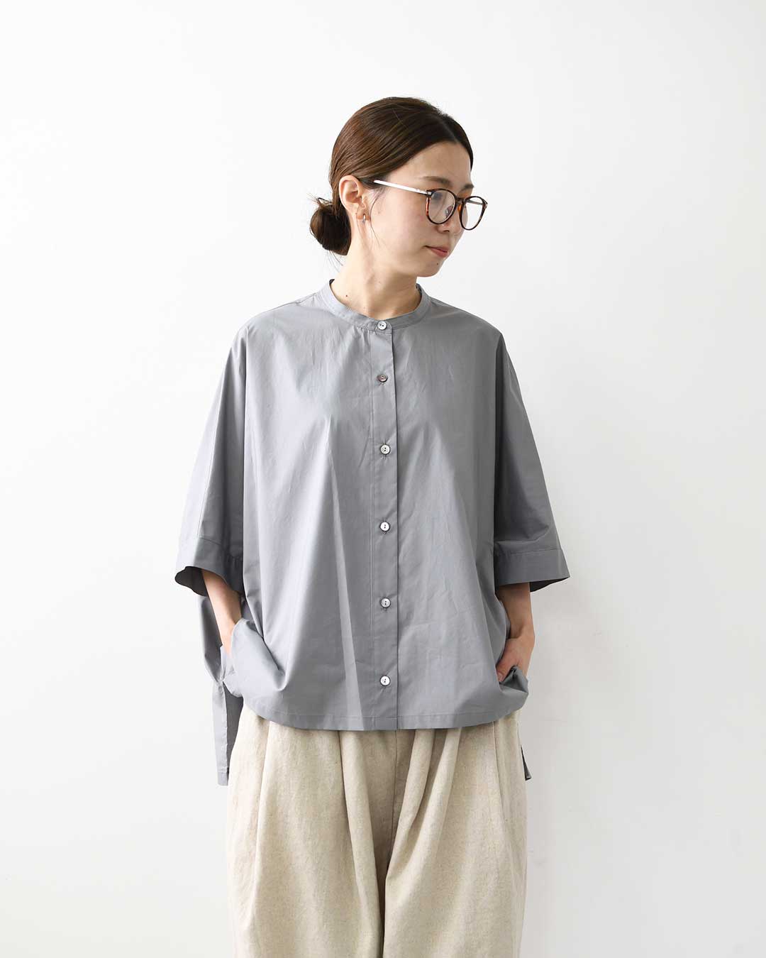 mizuiro ind [ミズイロ インド] half slv stand collar wide shirt [2-230132] ハーフスリーブスタンドカラーワイドシャツ・コットンシャツ・シンプル・きれいめ・七分袖・LADY'S [2026SS]