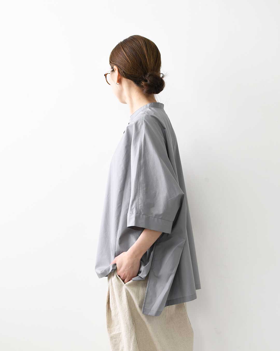 mizuiro ind [ミズイロ インド] half slv stand collar wide shirt [2-230132] ハーフスリーブスタンドカラーワイドシャツ・コットンシャツ・シンプル・きれいめ・七分袖・LADY'S [2026SS]