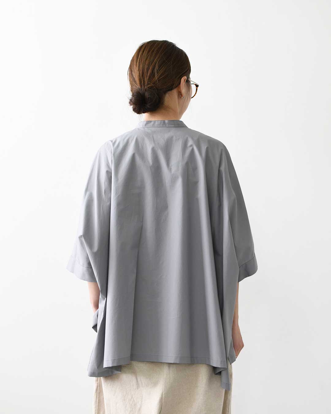 mizuiro ind [ミズイロ インド] half slv stand collar wide shirt [2-230132] ハーフスリーブスタンドカラーワイドシャツ・コットンシャツ・シンプル・きれいめ・七分袖・LADY'S [2026SS]