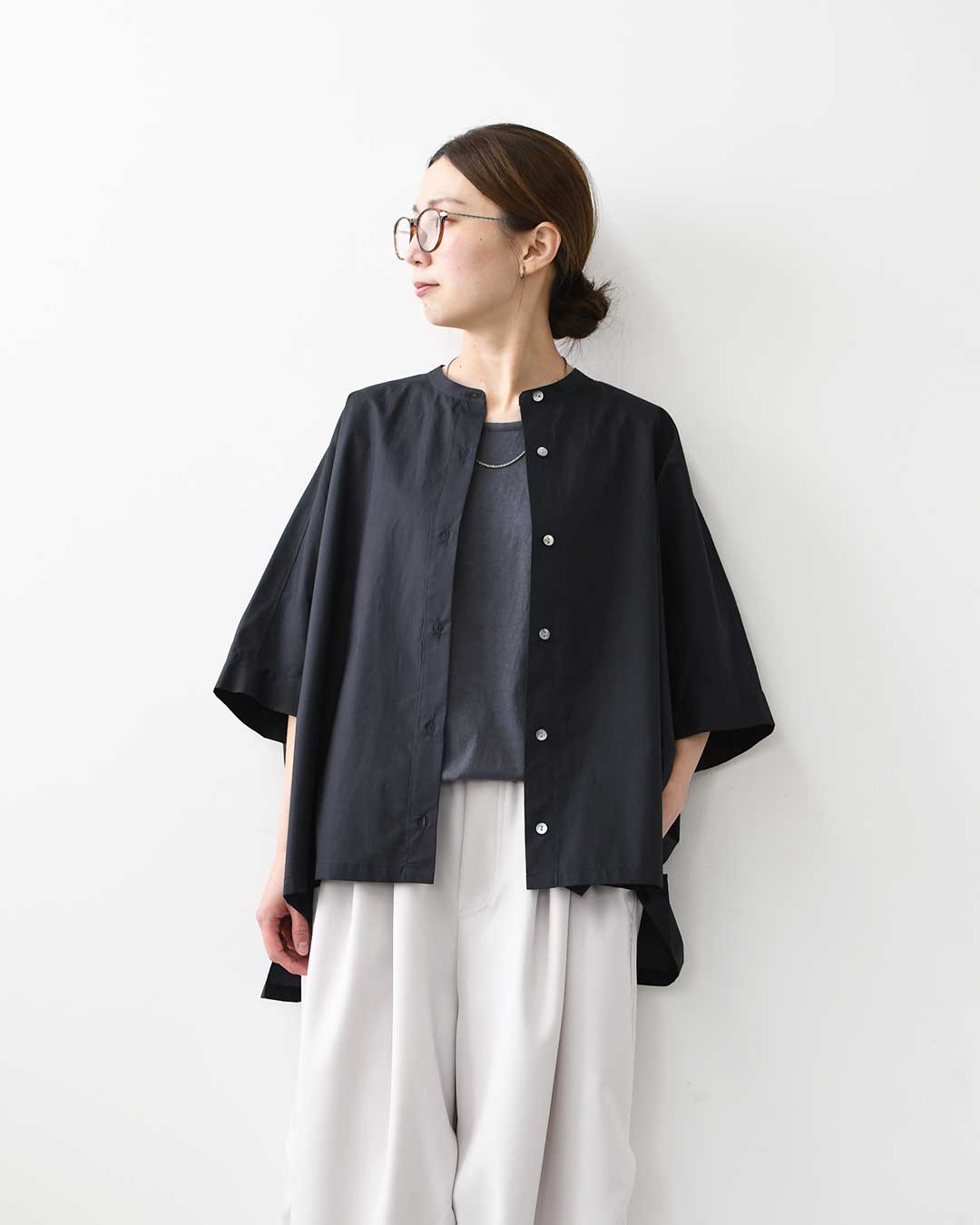 mizuiro ind [ミズイロ インド] half slv stand collar wide shirt [2-230132] ハーフスリーブスタンドカラーワイドシャツ・コットンシャツ・シンプル・きれいめ・七分袖・LADY'S [2026SS]