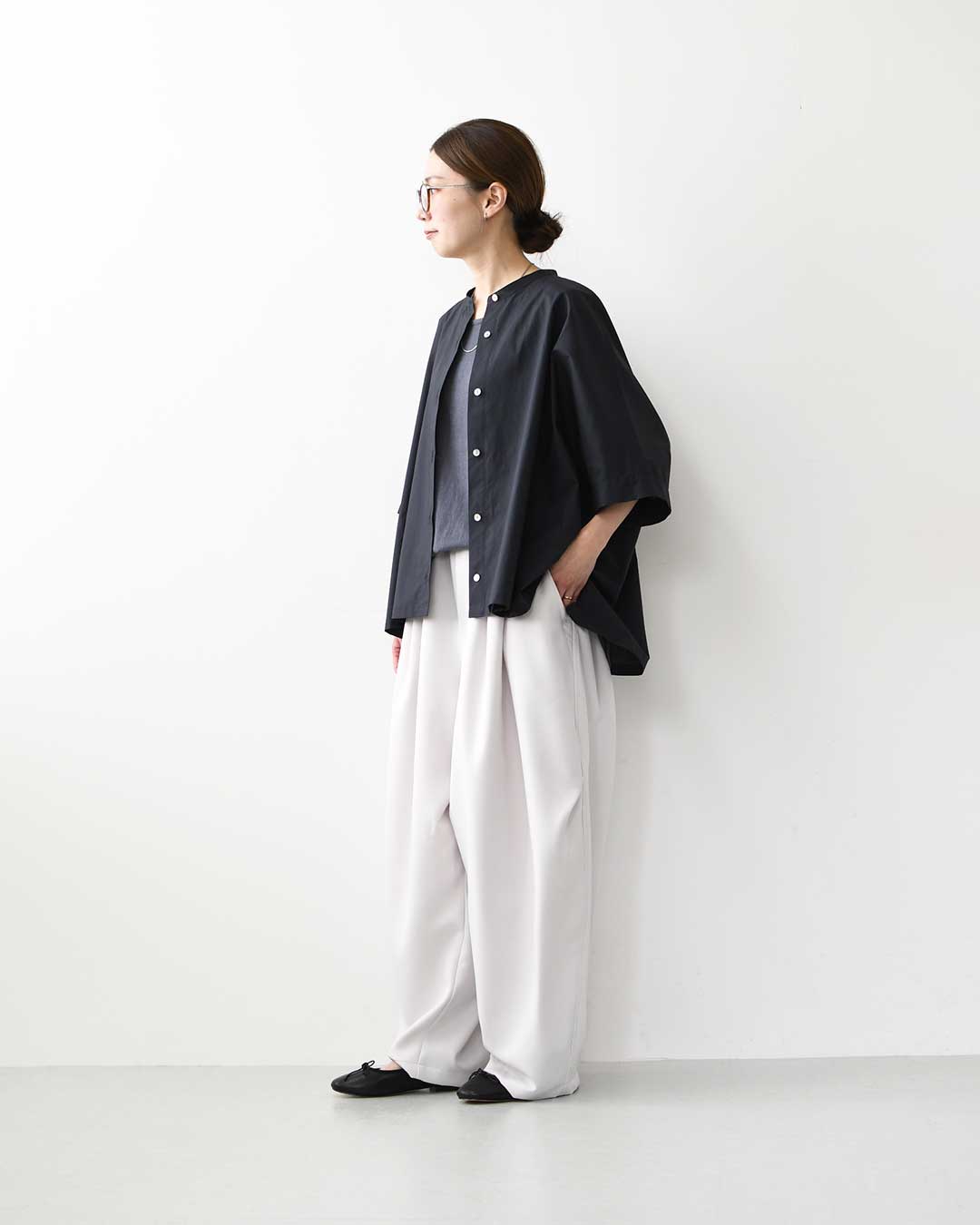 mizuiro ind [ミズイロ インド] half slv stand collar wide shirt [2-230132] ハーフスリーブスタンドカラーワイドシャツ・コットンシャツ・シンプル・きれいめ・七分袖・LADY'S [2026SS]