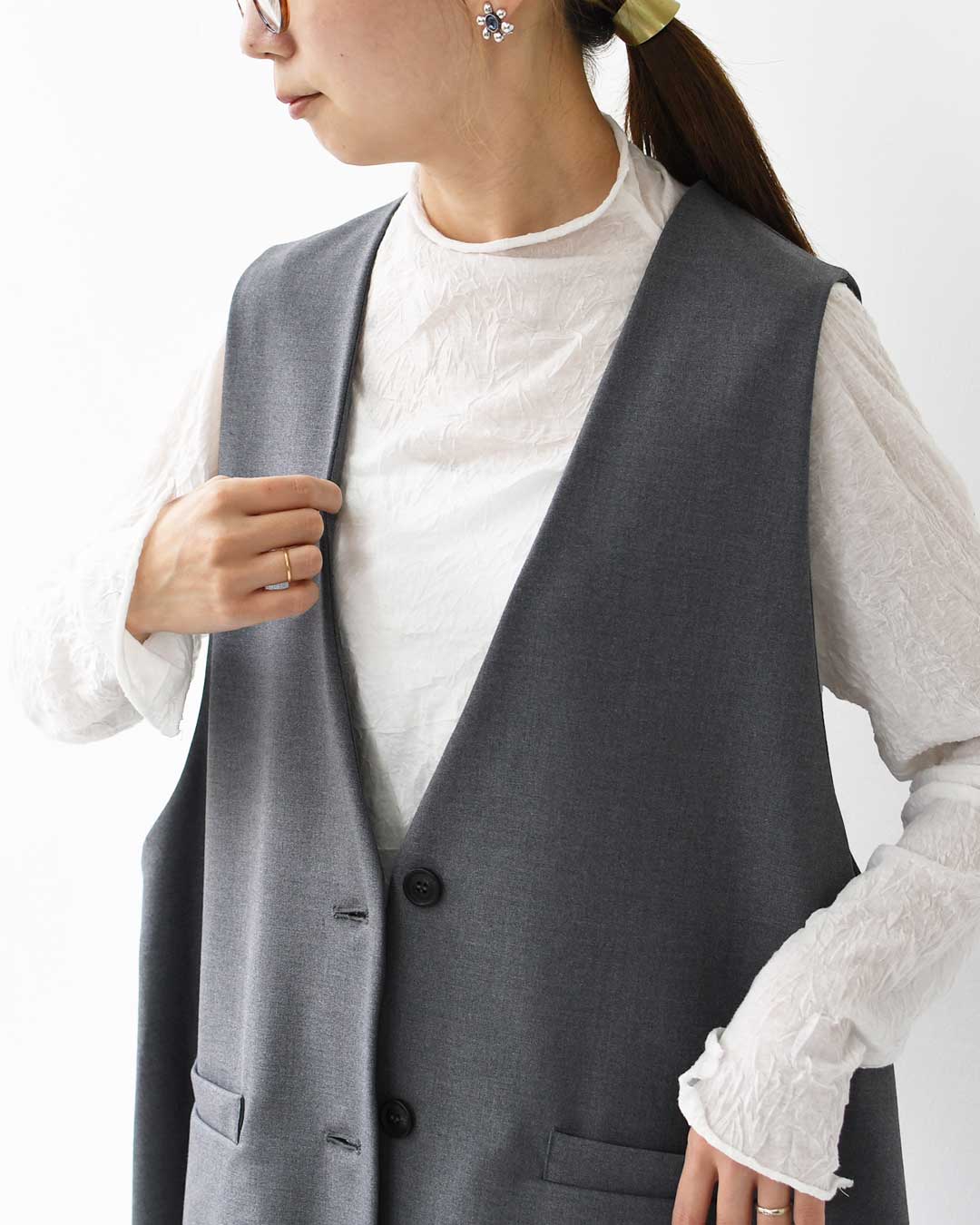 mizuiro ind [ミズイロ インド] deep V neck wide vest [3-230108] ディープVネックワイドベスト・ベスト・Vネックベスト・ワイドシルエット・ゆったりシルエット・LADY'S [2025AW]