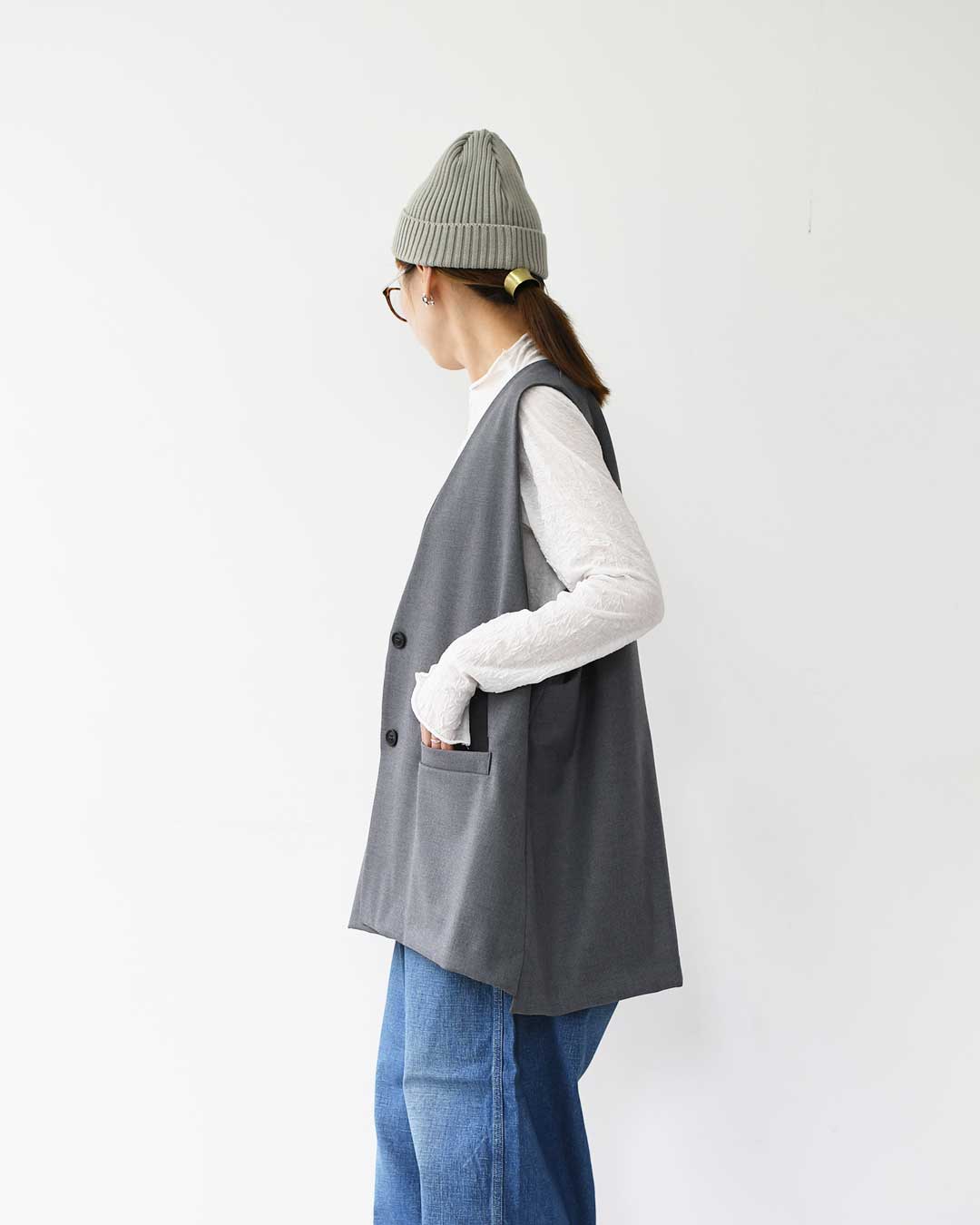 mizuiro ind [ミズイロ インド] deep V neck wide vest [3-230108] ディープVネックワイドベスト・ベスト・Vネックベスト・ワイドシルエット・ゆったりシルエット・LADY'S [2025AW]