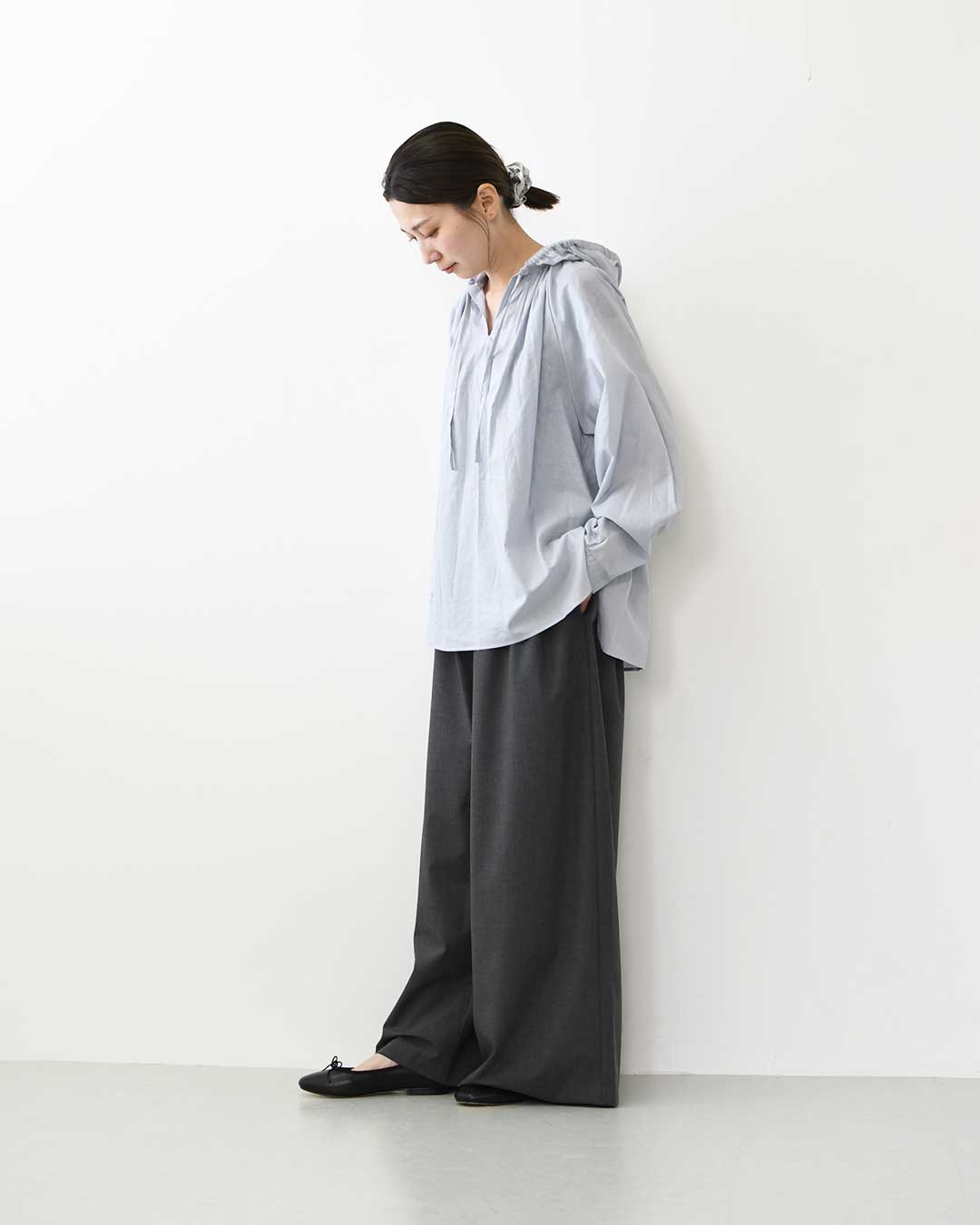 mizuiro ind [ミズイロ インド] hooded gather neck shirt [3-230133] フーデッド ギャザーネック シャツ ・フードシャツ・ワイドシルエット・ゆったりシルエット・LADY'S [2026AW]