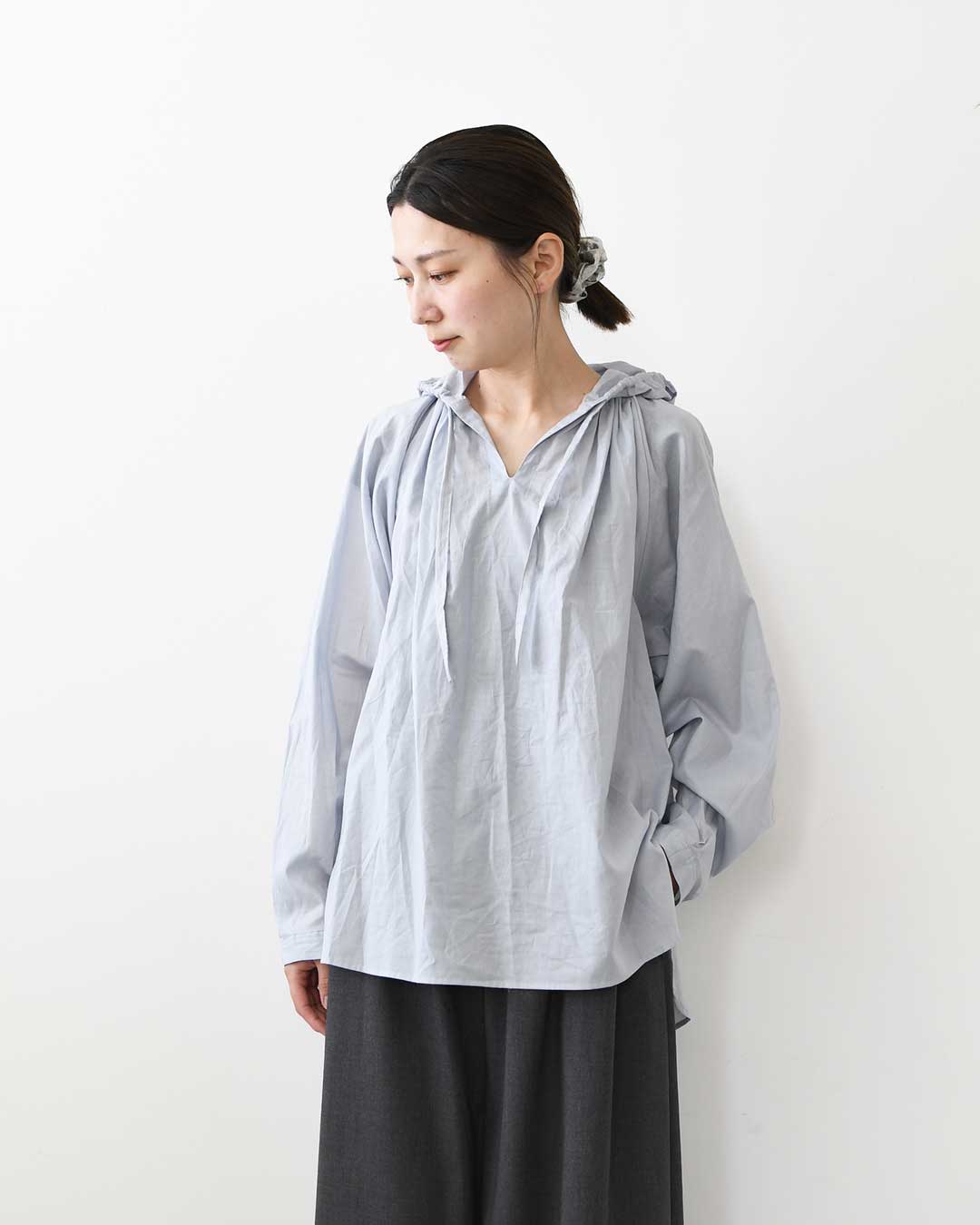mizuiro ind [ミズイロ インド] hooded gather neck shirt [3-230133] フーデッド ギャザーネック シャツ ・フードシャツ・ワイドシルエット・ゆったりシルエット・LADY'S [2026AW]