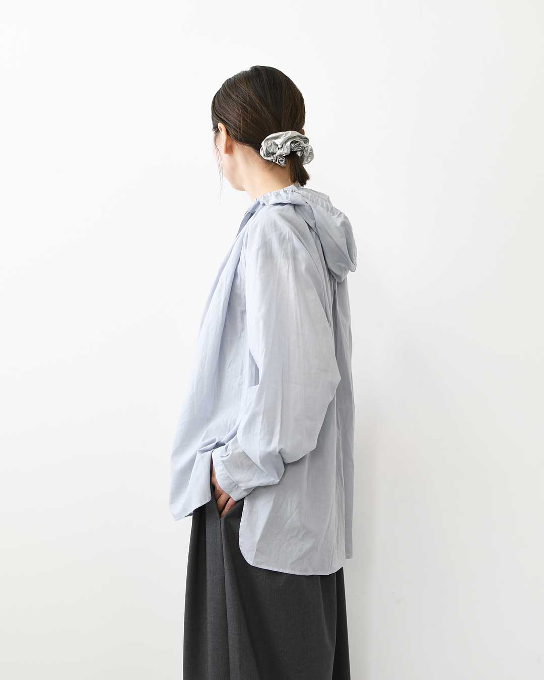 mizuiro ind [ミズイロ インド] hooded gather neck shirt [3-230133] フーデッド ギャザーネック シャツ ・フードシャツ・ワイドシルエット・ゆったりシルエット・LADY'S [2026AW]