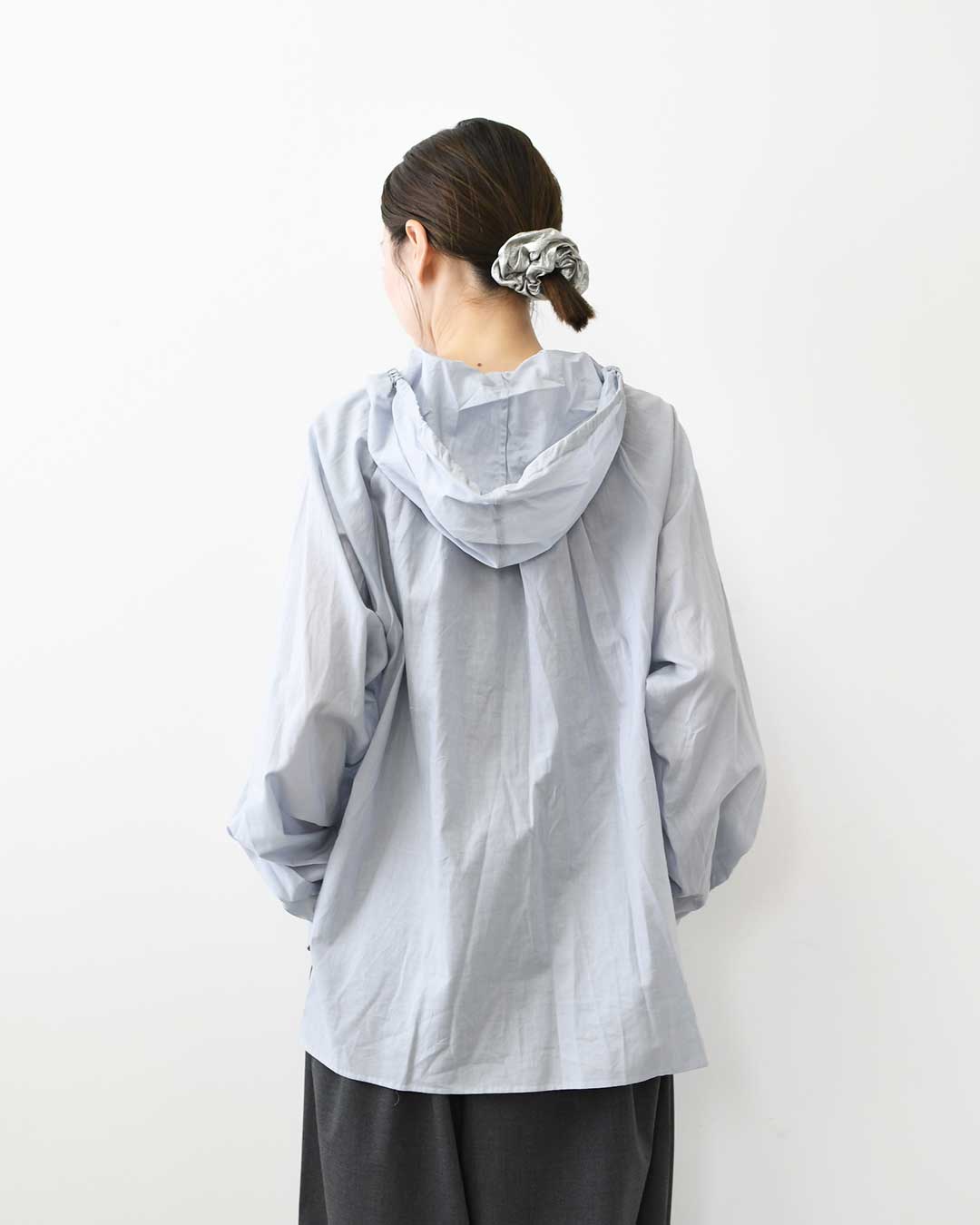 mizuiro ind [ミズイロ インド] hooded gather neck shirt [3-230133] フーデッド ギャザーネック シャツ ・フードシャツ・ワイドシルエット・ゆったりシルエット・LADY'S [2026AW]