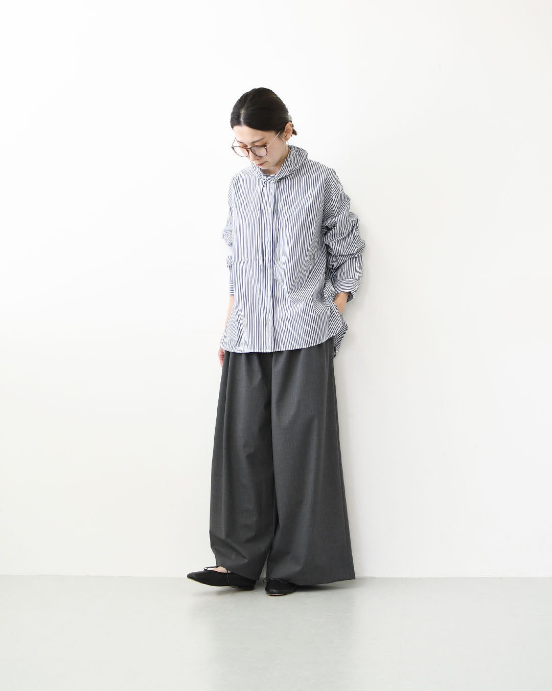 mizuiro ind [ミズイロ インド] stripe gather neck shirt [3-230138] ストライプギャザーネックシャツ・コットンシャツ・カジュアル・きれいめ・長袖・LADY'S [2026AW]