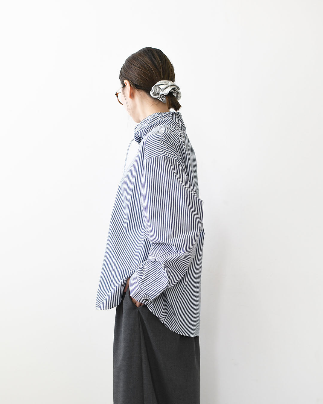 mizuiro ind [ミズイロ インド] stripe gather neck shirt [3-230138] ストライプギャザーネックシャツ・コットンシャツ・カジュアル・きれいめ・長袖・LADY'S [2026AW]