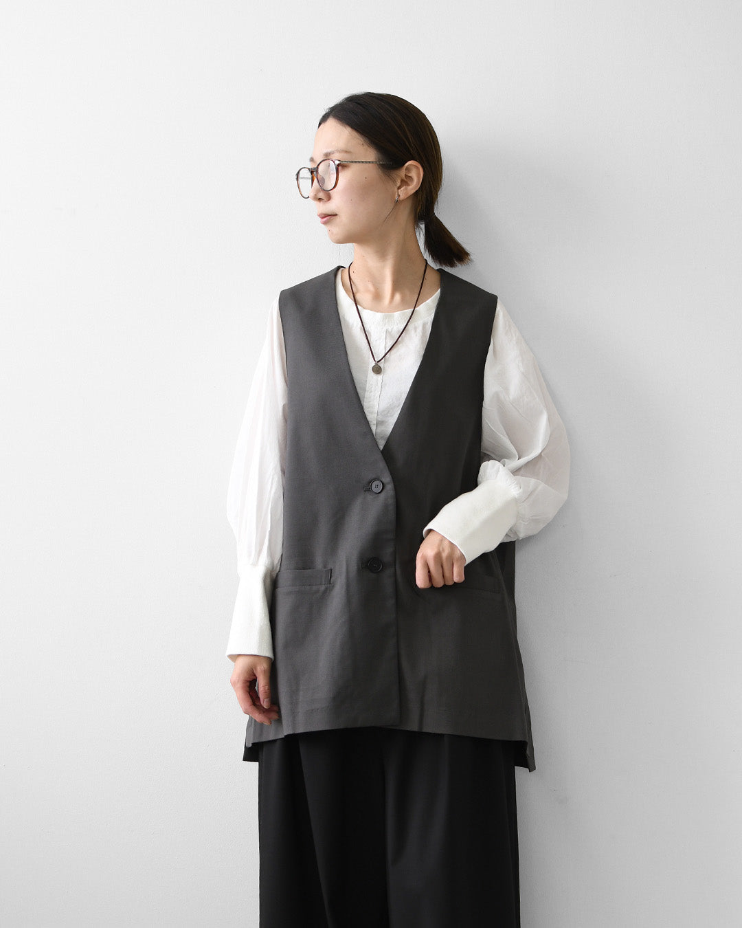 mizuiro ind [ミズイロ インド] deep V neck wide vest [3-230144] ディープ Ｖネック ワイド ベスト・LADY'S [2026AW]