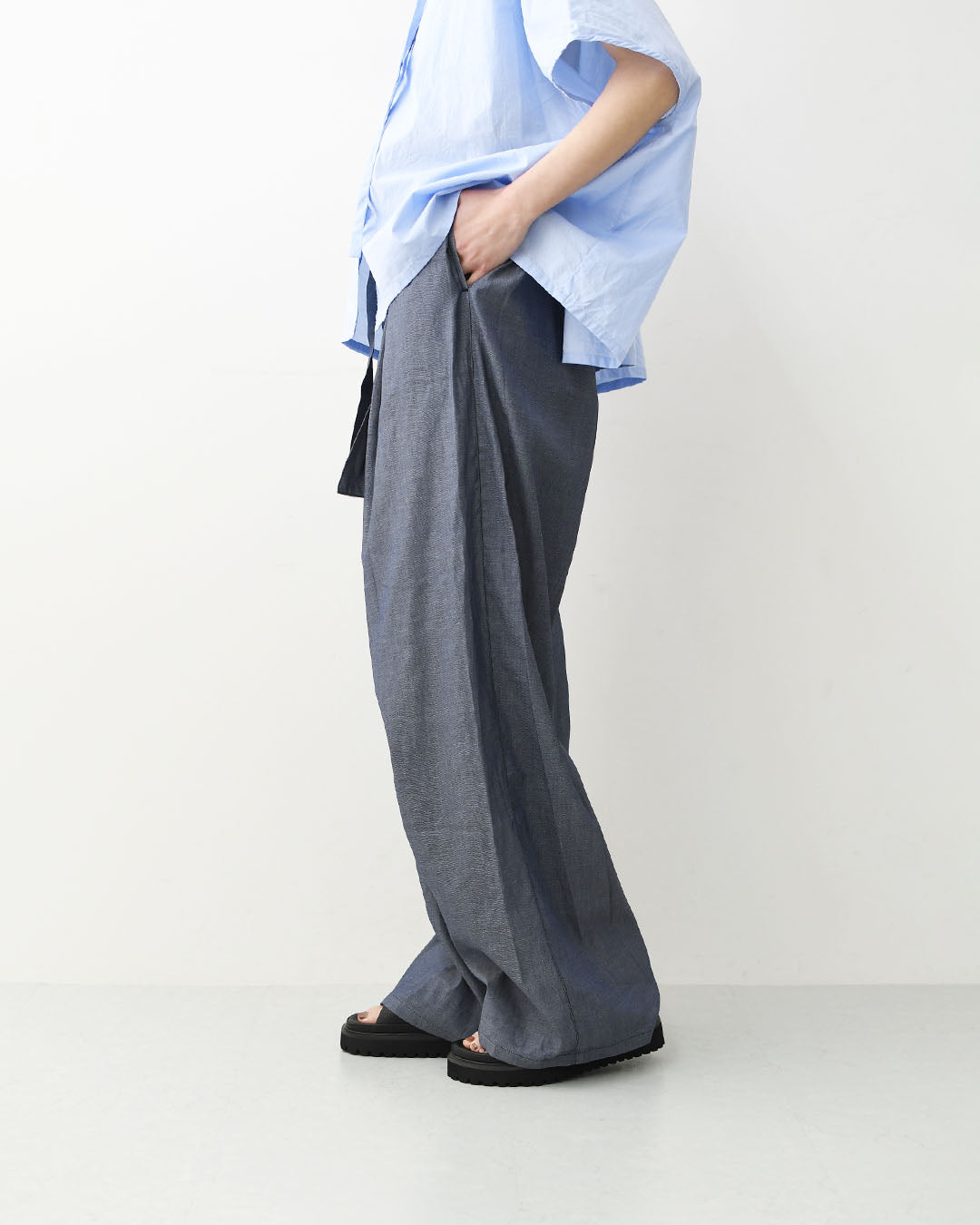 MIDIUMISOLID [ミディウミソリッド]SHEER DENIM EASY PT[1-162208] シアーデニムイージーパンツ・イージーパンツ・シアーデニム・リラックスシルエット・ウエストゴム・薄手デニム・LADY'S [2026SS]