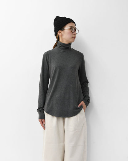 MIDIUMISOLID [ミディウミソリッド] hi-neck round hem PO [4-112209] ハイネックラウンドヘムプルオーバー・インナー・ハイネック・カットソー・長袖・LADY'S [2025AW]