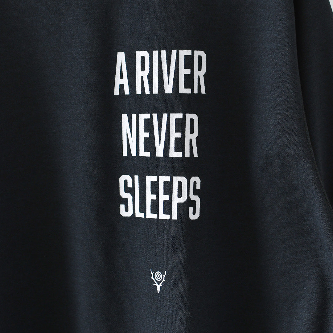SOUTH2 WEST8 [サウスツーウエストエイト] L/S Tee - A RIVER NEVER SLEEP [TY860] ロングスリーブTシャツ・長袖Tシャツ・ロンT・アウトドア・タウンユース・MEN'S / LADY'S [2026AW]