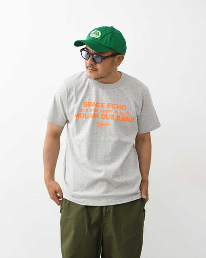 TACOMA FUJI RECORDS [タコマフジレコード] SPACE ECHO MOLAM DUB BAND Tee designed by MOOLA / YANGGAO [space-e] スペースエコーモーラムダブバンドティー・MEN'S / LADY'S [2026SS]