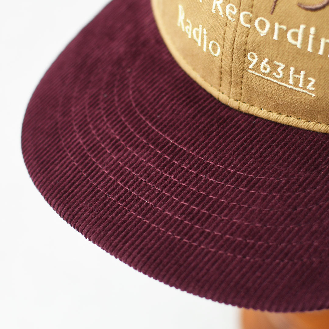 TACOMA FUJI RECORDS [タコマフジレコード] FIELD RECORDING RADIO CAP designed by Noriteru Minezaki [TCM26-018] ロゴキャップ・ベースボールキャップ・刺繍・BROWN×BURGUNDY・MEN'S / LADY'S [2026AW]